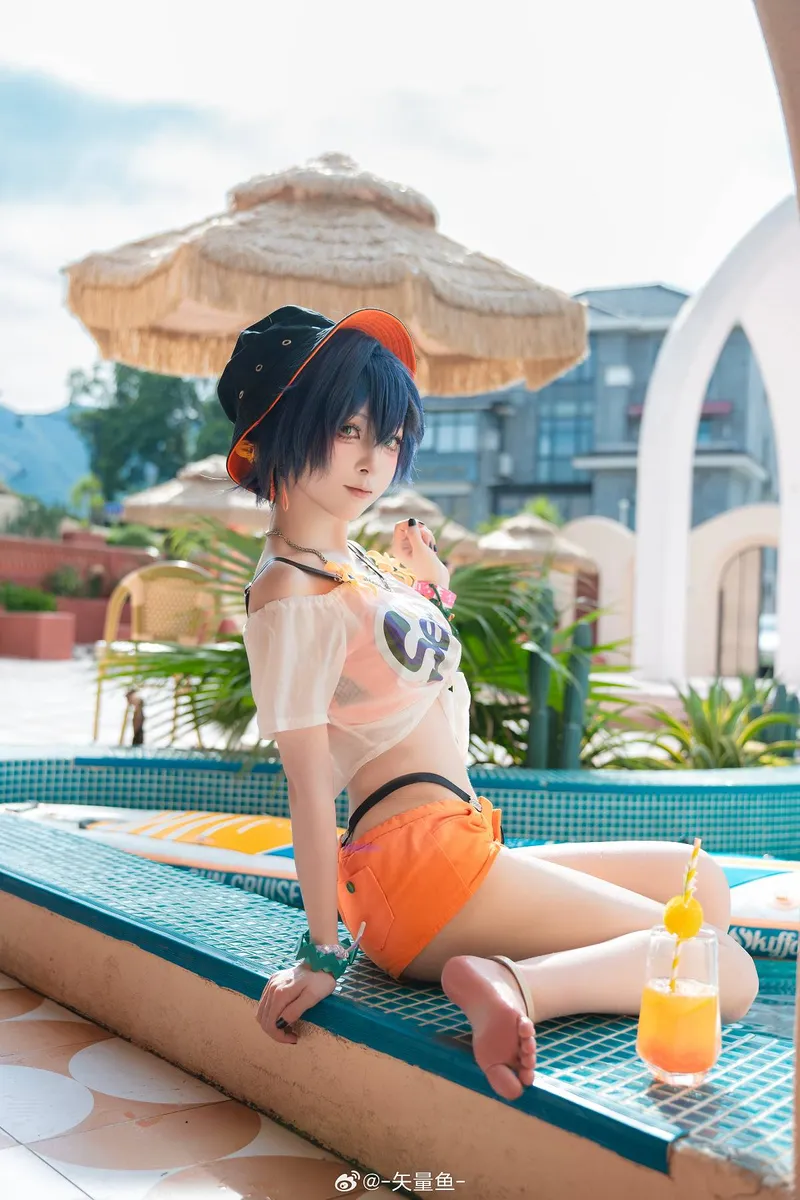 《绝区零》玲Cosplay展示