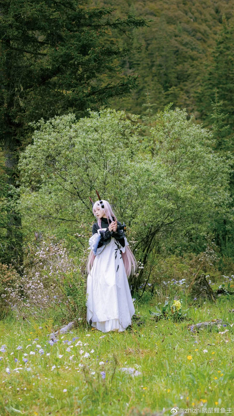 《明日方舟》特蕾西娅cosplay展示