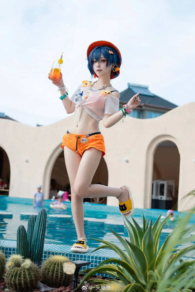 《绝区零》玲Cosplay展示