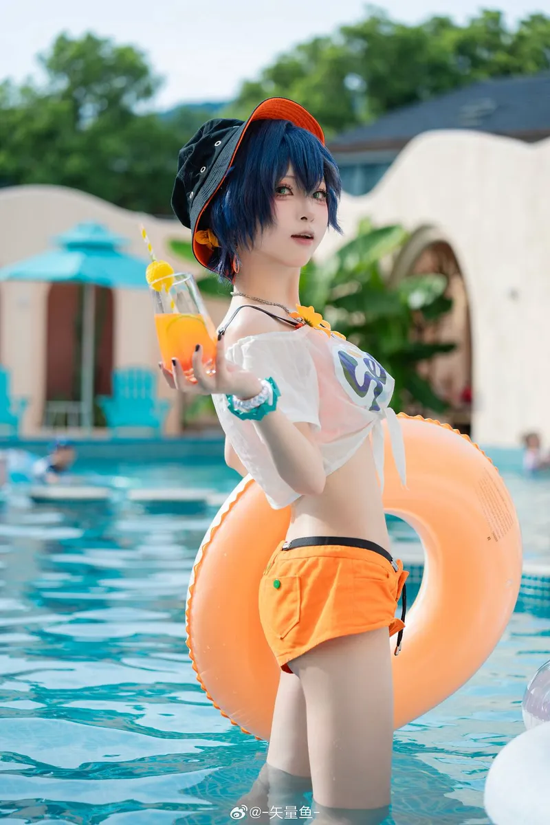 《绝区零》玲Cosplay展示