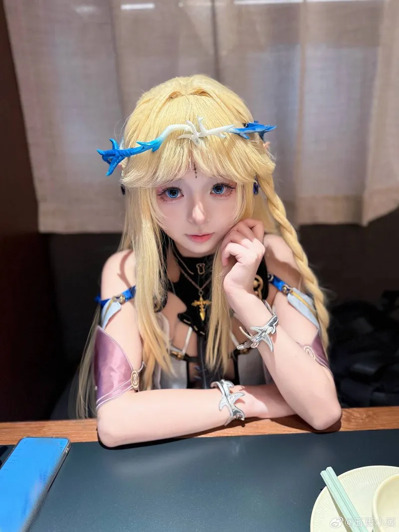 《鸣潮》卡提希娅cosplay展示