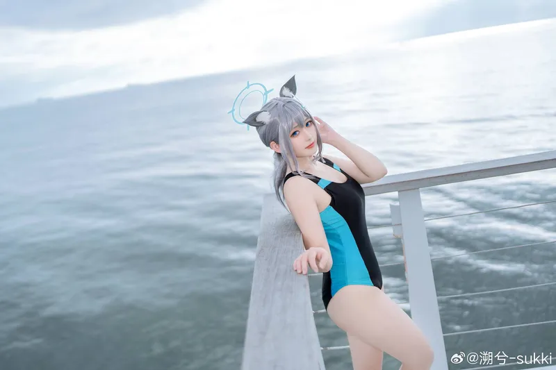 《蔚蓝档案》砂狼白子泳装cosplay展示-精美角色还原