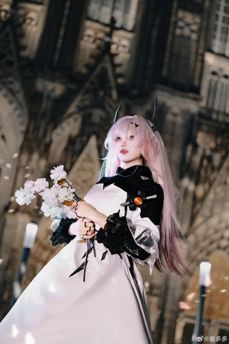 《明日方舟》特蕾西娅cosplay展示