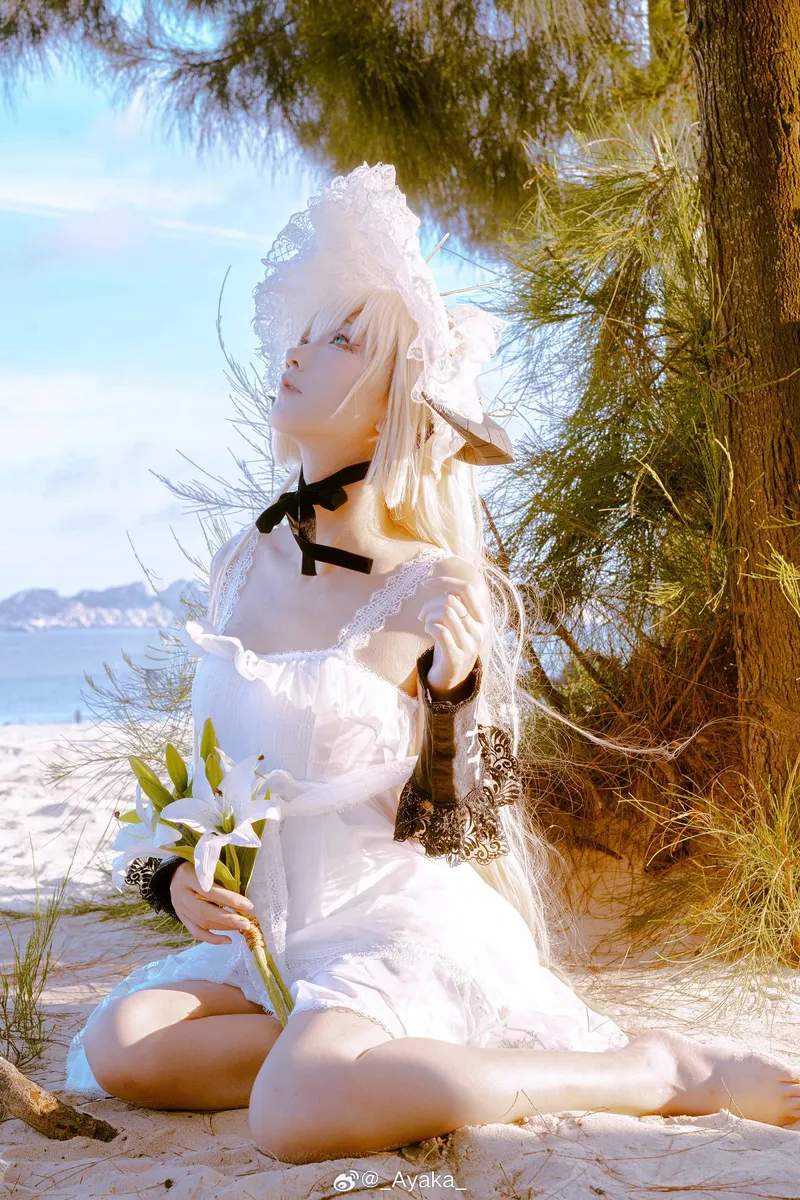 《明日方舟》夜莺Cosplay展示