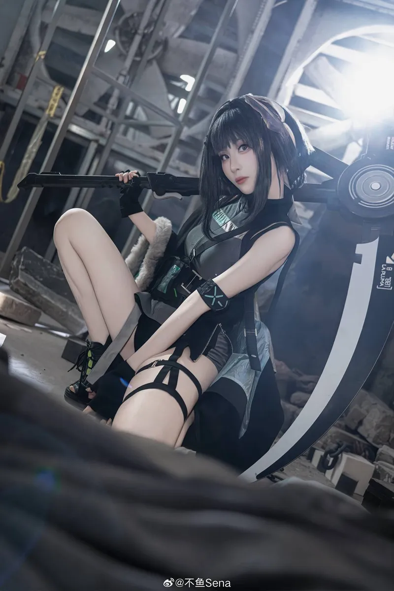 《明日方舟》羽毛笔Cosplay展示