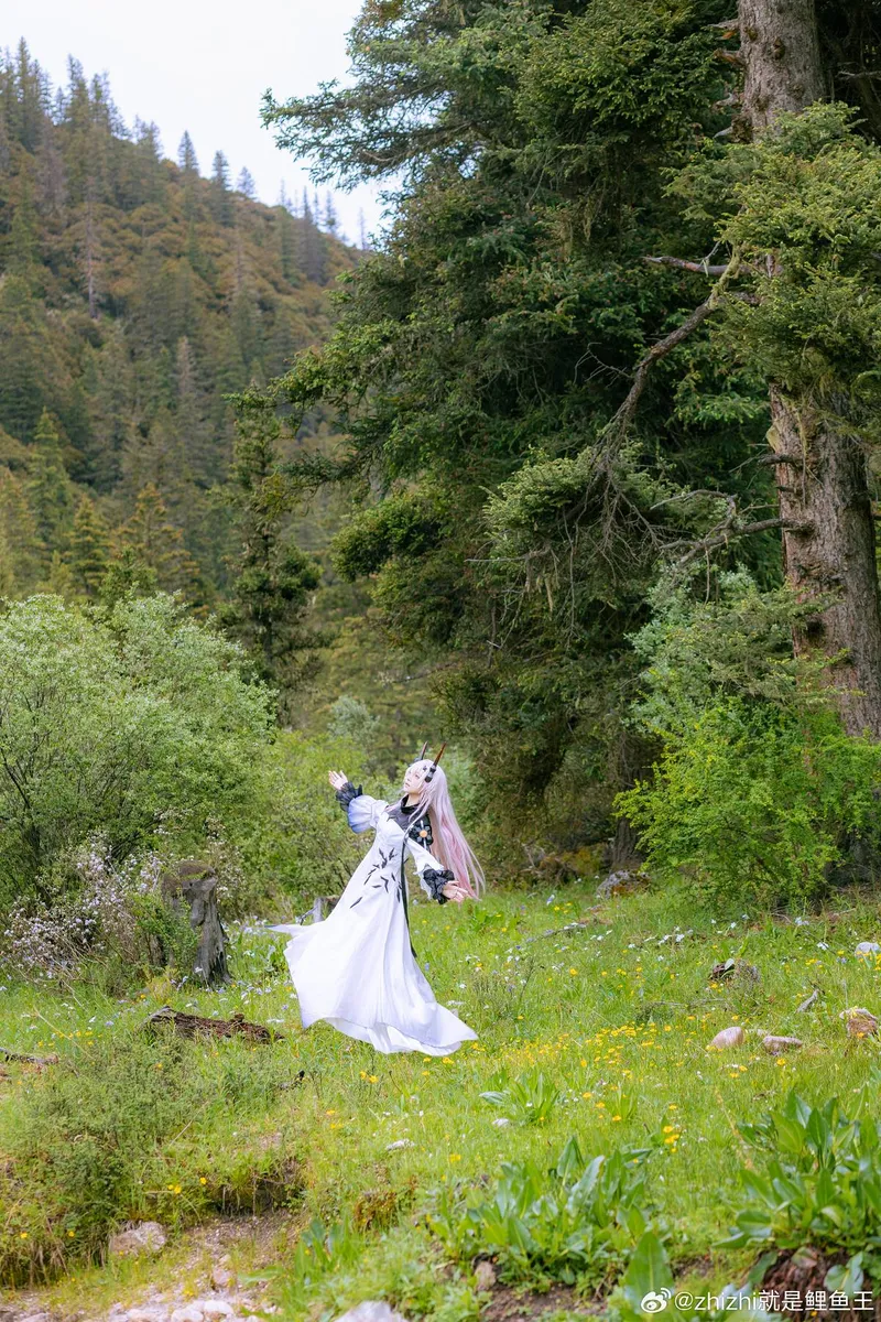 《明日方舟》特蕾西娅cosplay展示