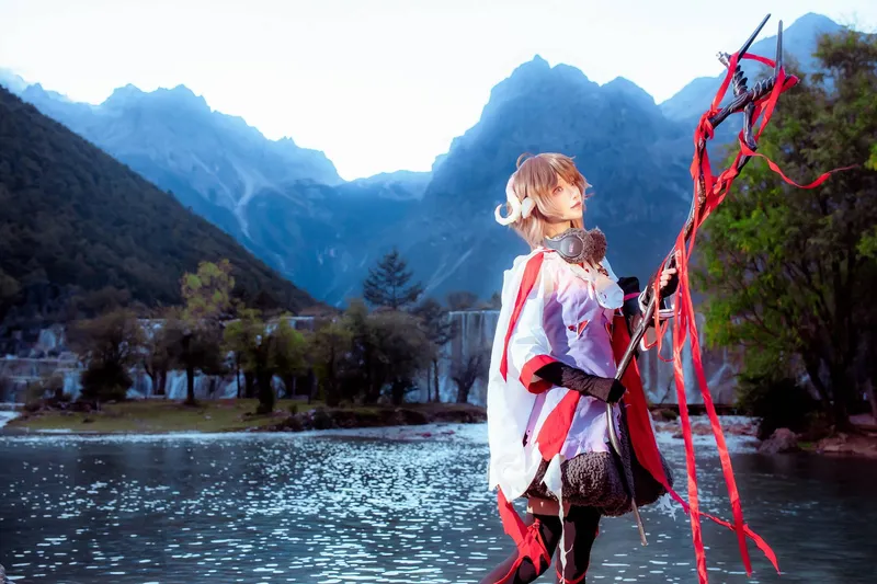 《明日方舟》艾雅法拉cosplay展示