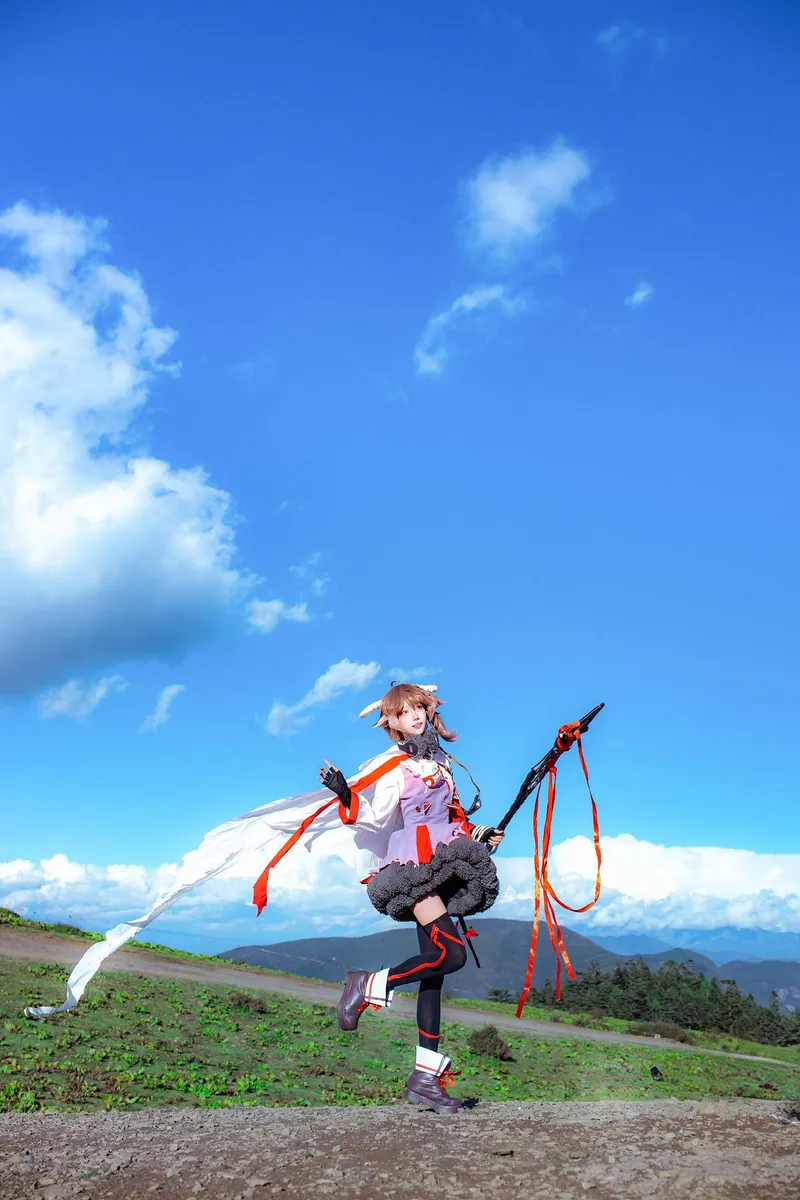 《明日方舟》艾雅法拉cosplay展示