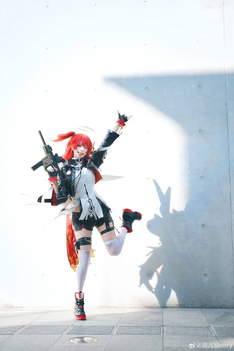 《明日方舟》新约能天使Cosplay展示