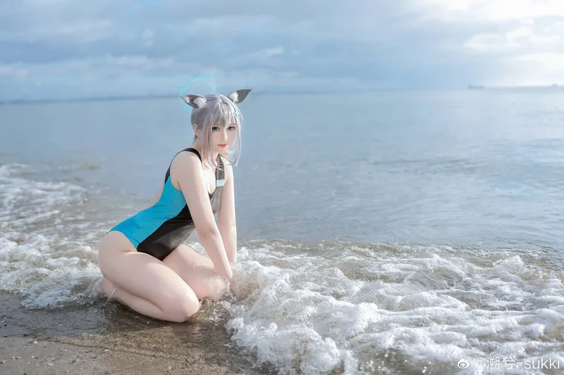 《蔚蓝档案》砂狼白子泳装cosplay展示
