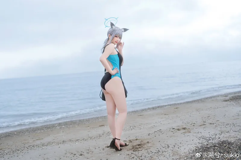 《蔚蓝档案》砂狼白子泳装cosplay展示