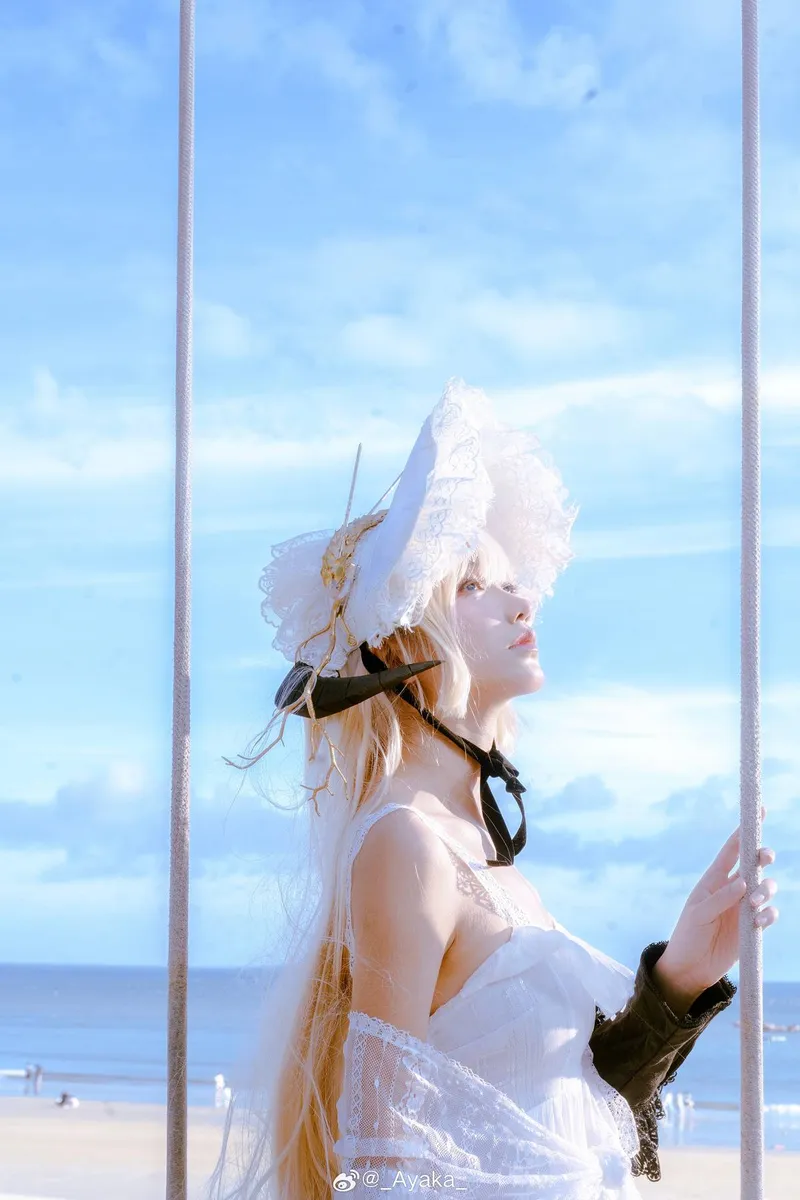 《明日方舟》夜莺Cosplay展示