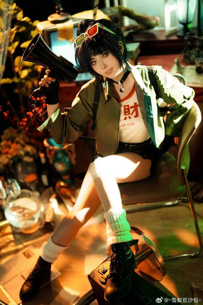 《重返未来1999》泥鯭的士cosplay展示