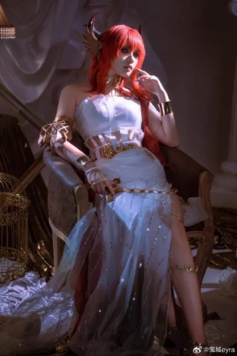 《明日方舟》史尔特尔cosplay展示