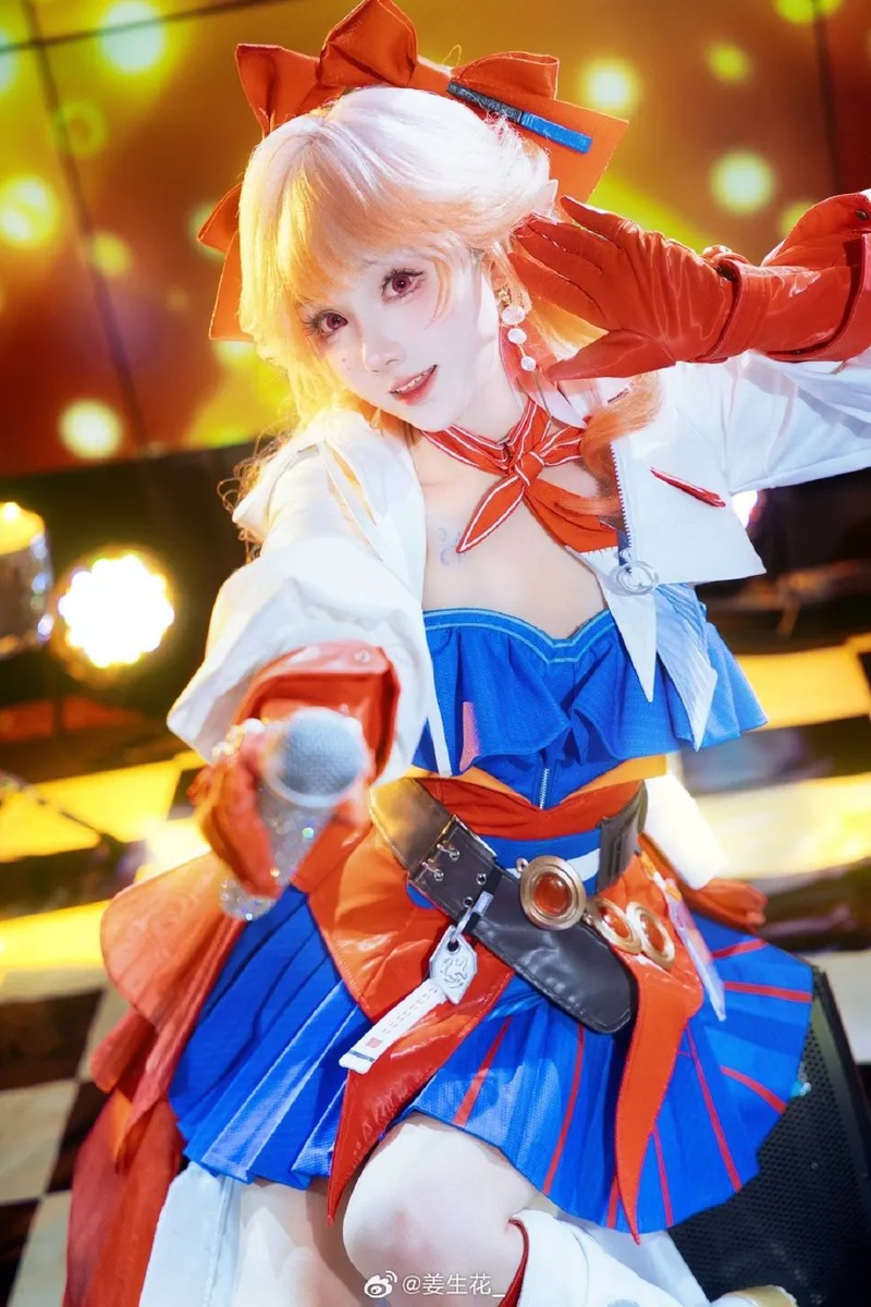 《明日方舟》遥Cosplay展示