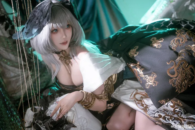 《明日方舟》霍尔海雅cosplay展示