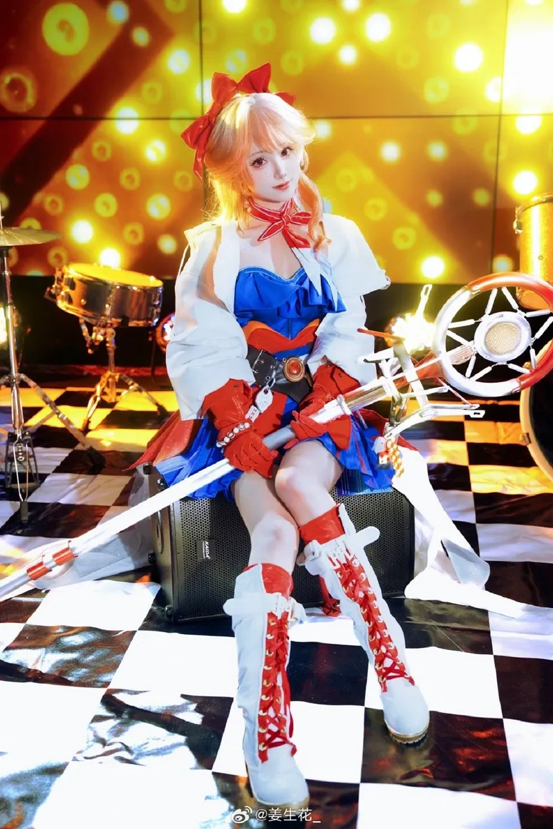 《明日方舟》遥Cosplay展示