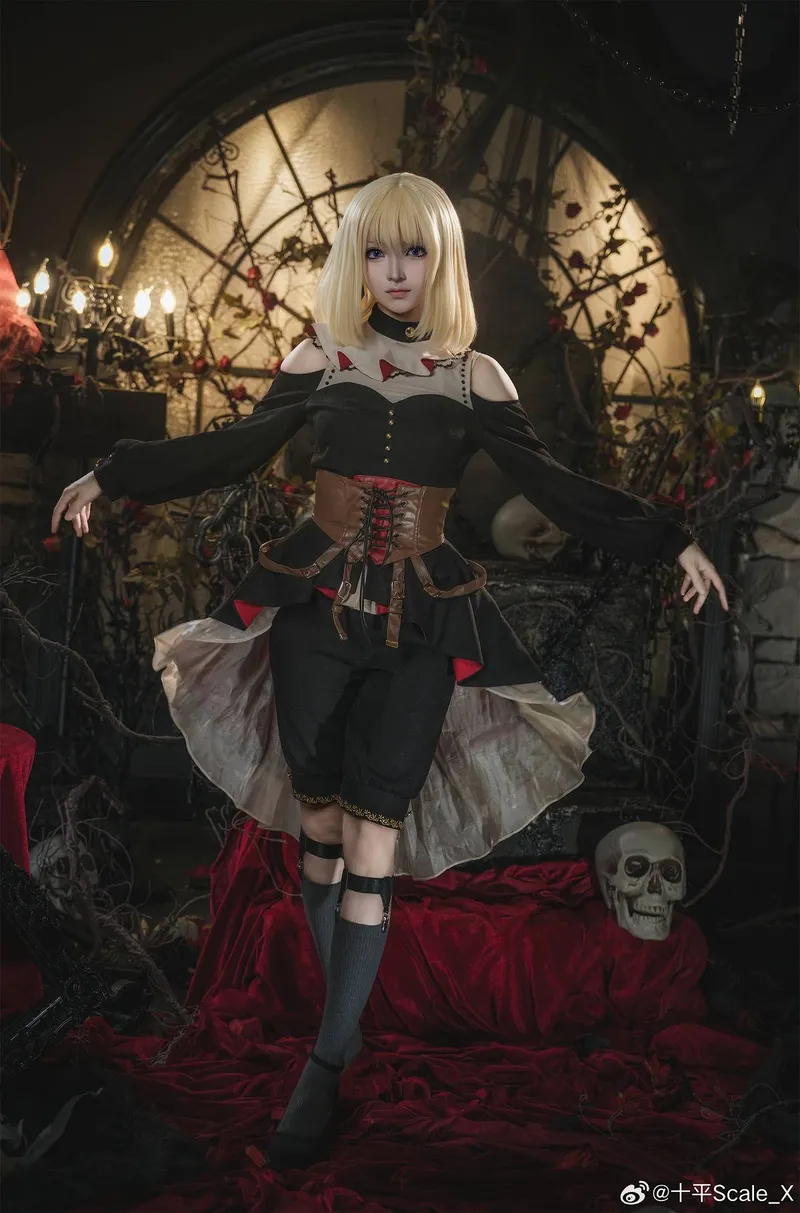 三角初华cosplay展示