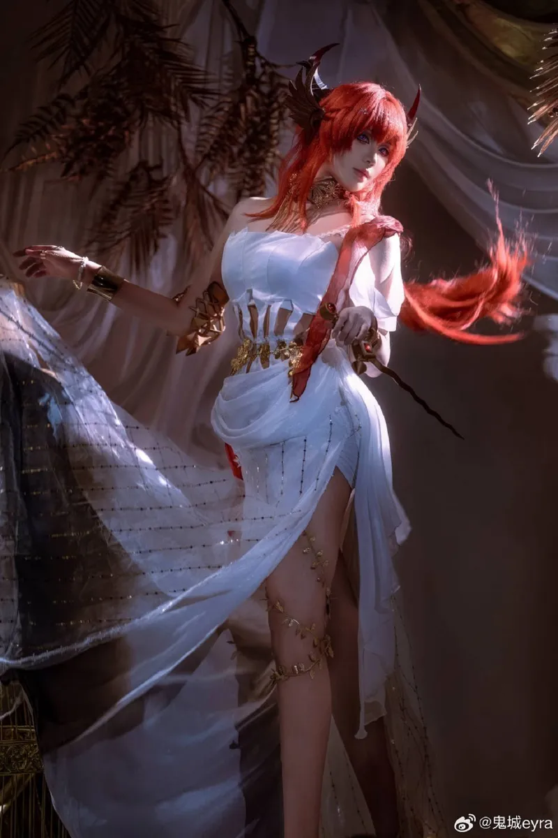 《明日方舟》史尔特尔cosplay展示