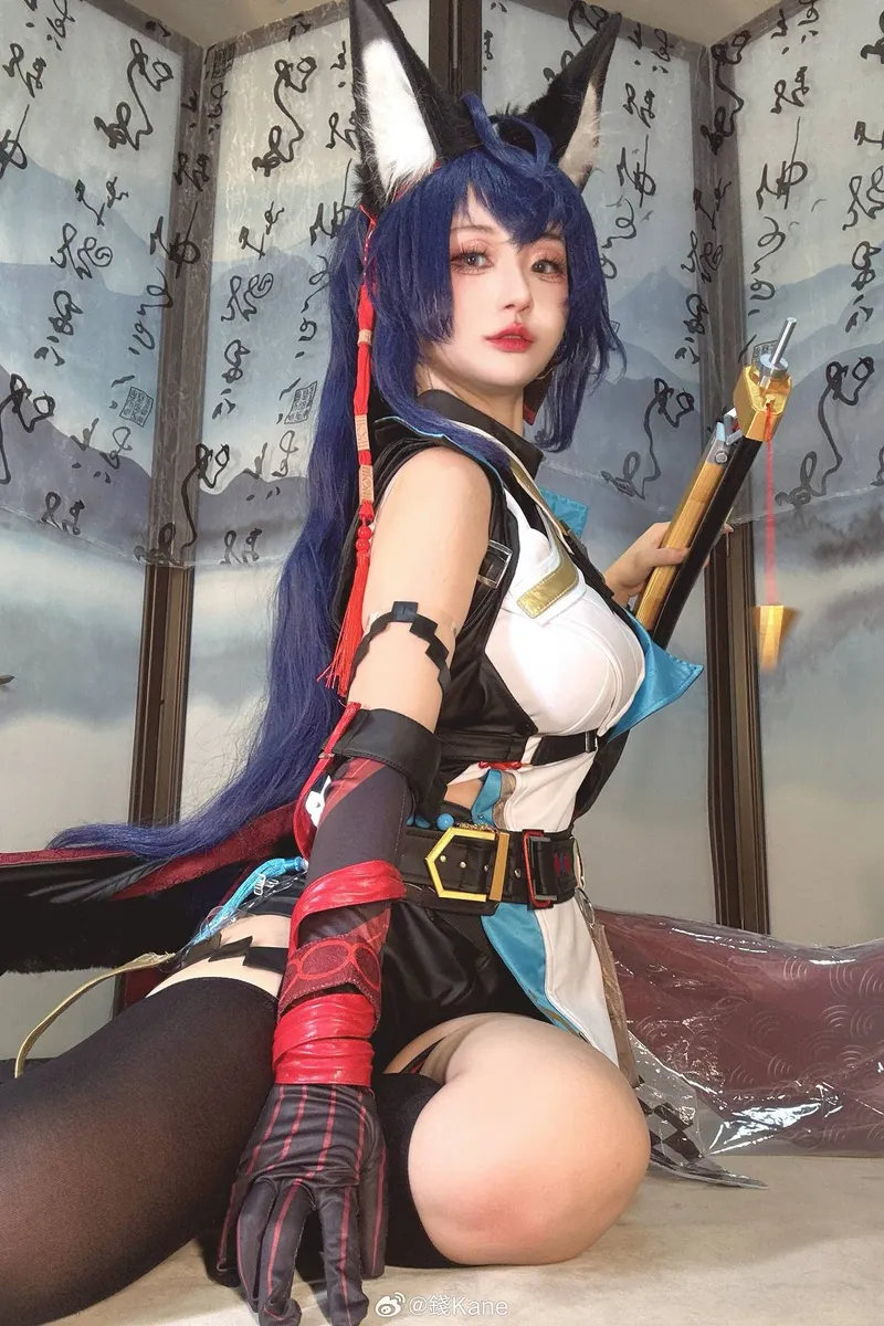 《明日方舟》烛煌cosplay展示