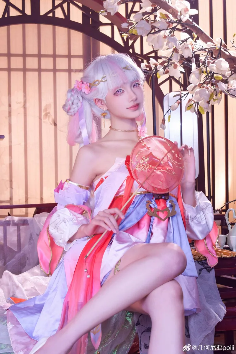 《鸣潮》今汐Cosplay展示