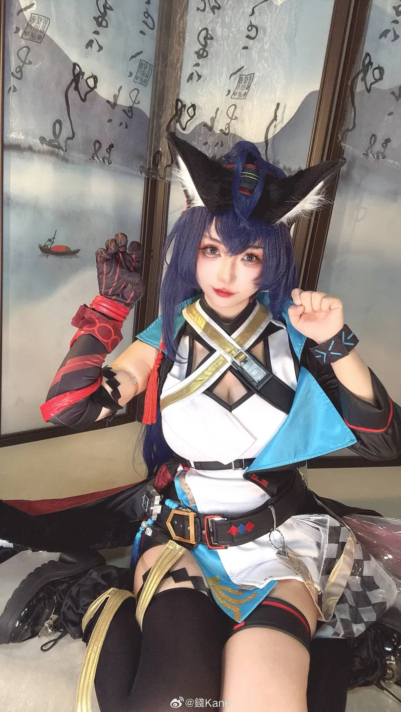 《明日方舟》烛煌cosplay展示