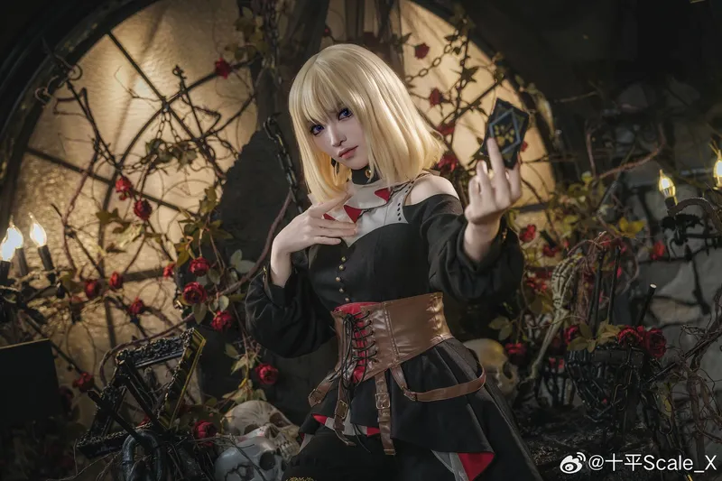 三角初华cosplay展示