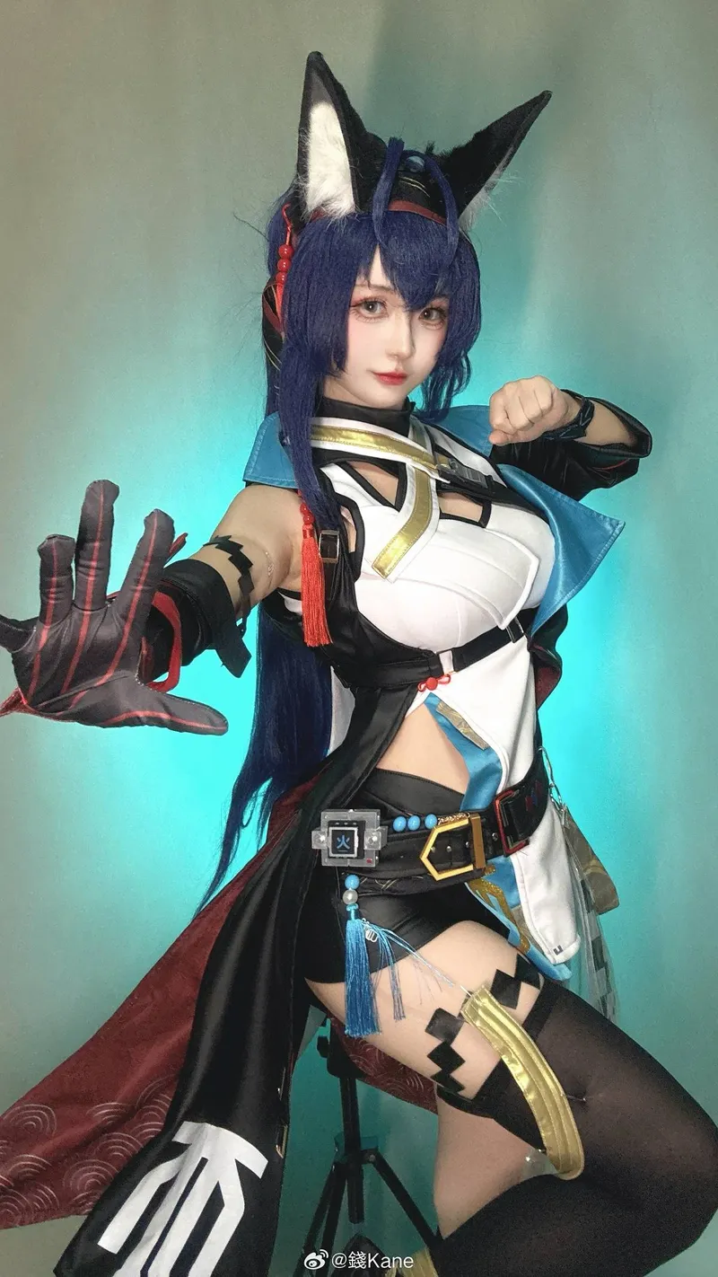 《明日方舟》烛煌cosplay展示-兄弟情深不变妻子