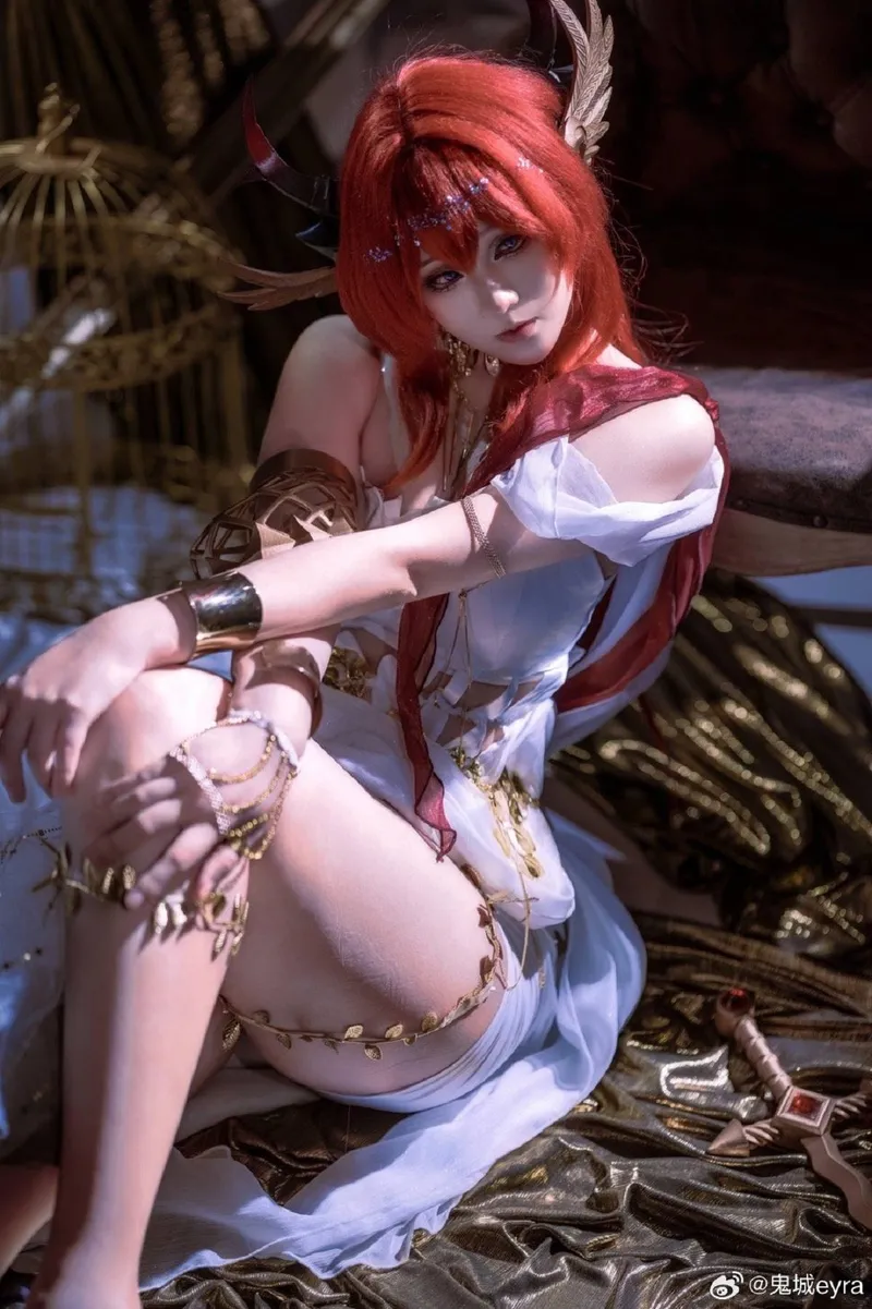 《明日方舟》史尔特尔cosplay展示-角色还原精美写真