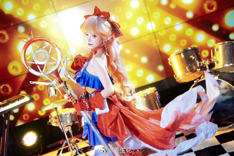 《明日方舟》遥Cosplay展示