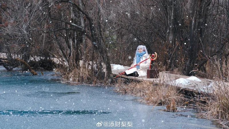 《葬送的芙莉莲》芙莉莲cosplay展示