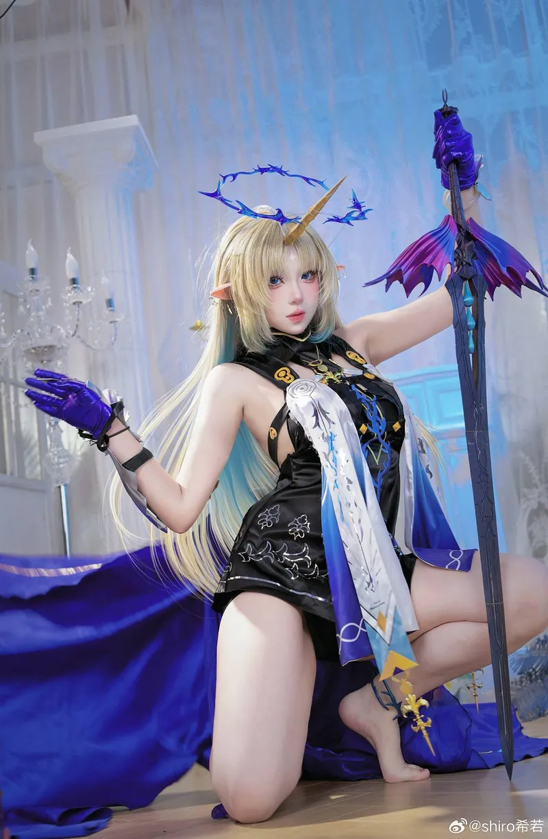 《鸣潮》绝美卡提希娅cosplay展示-精致还原角色风采