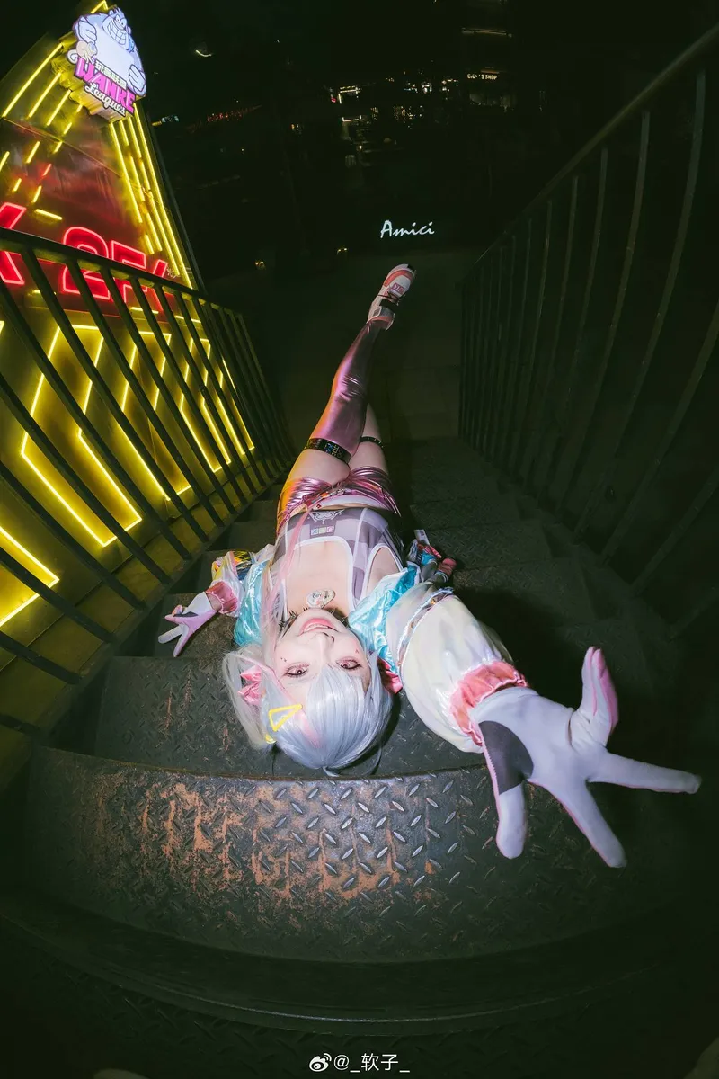 《胜利女神》豺狼cosplay展示