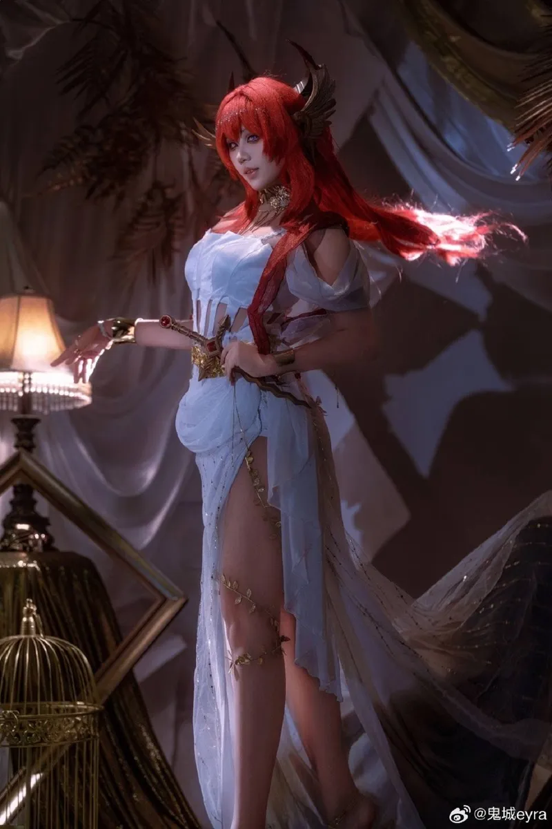 《明日方舟》史尔特尔cosplay展示