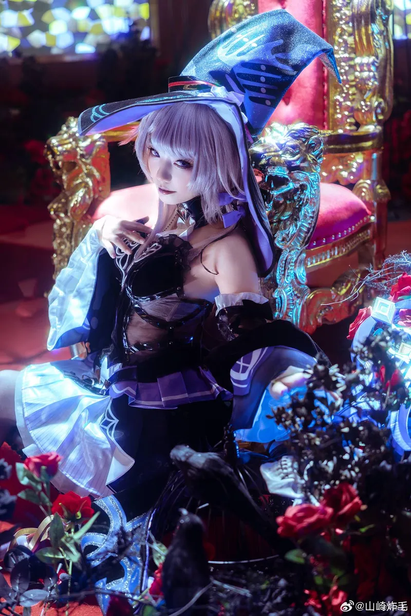 《崩坏星穹铁道》大黑塔cosplay展示