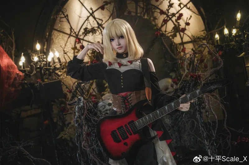 三角初华cosplay展示