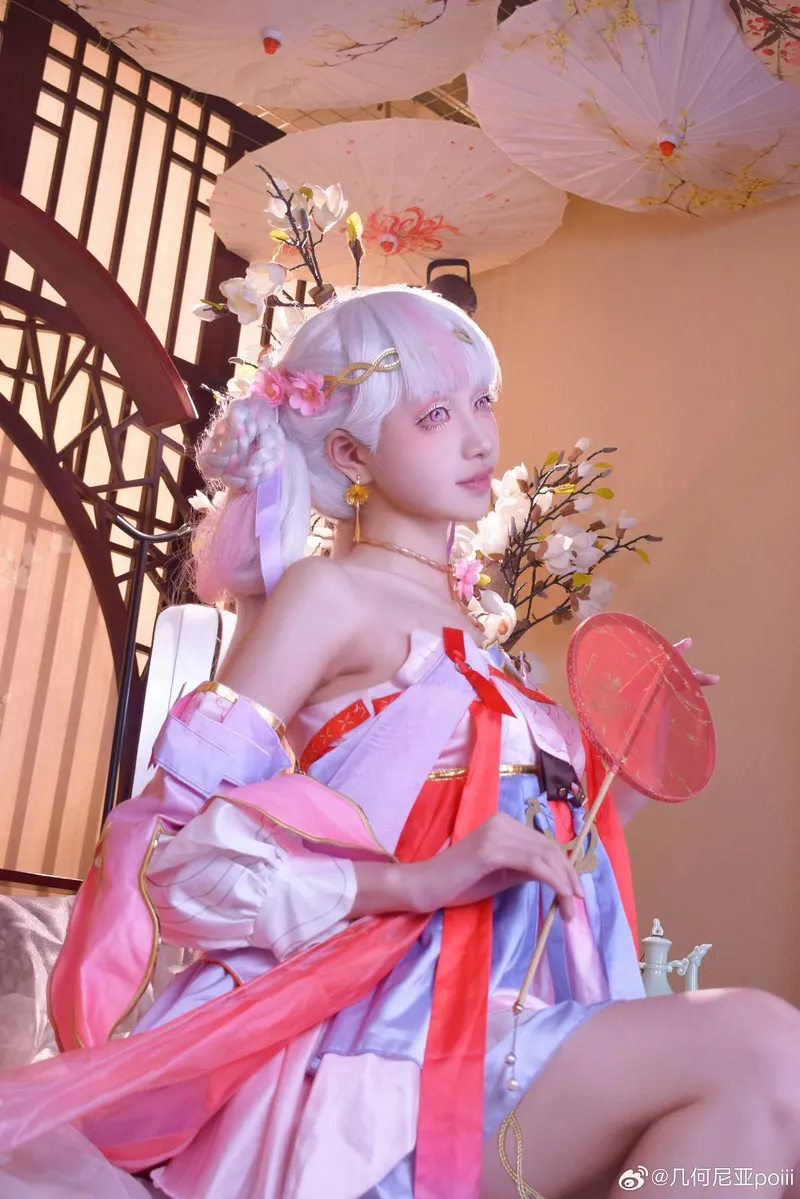 《鸣潮》今汐Cosplay展示