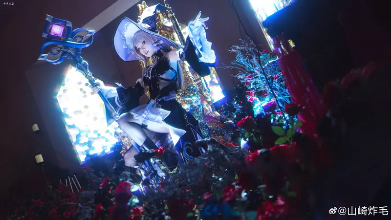 《崩坏星穹铁道》大黑塔cosplay展示