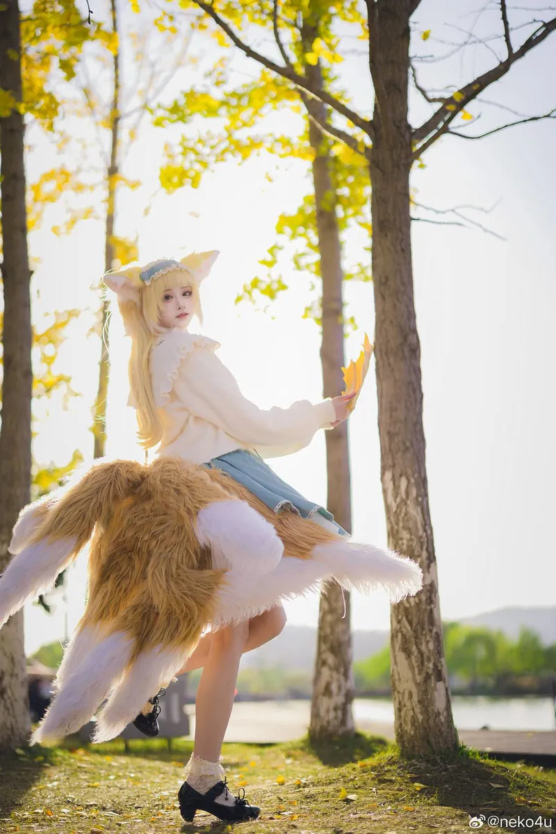 《明日方舟》铃兰cosplay展示