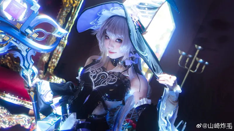 《崩坏星穹铁道》大黑塔cosplay展示