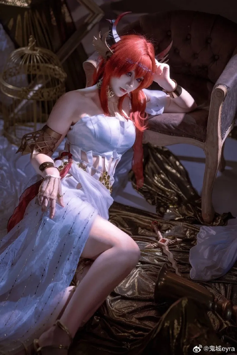 《明日方舟》史尔特尔cosplay展示