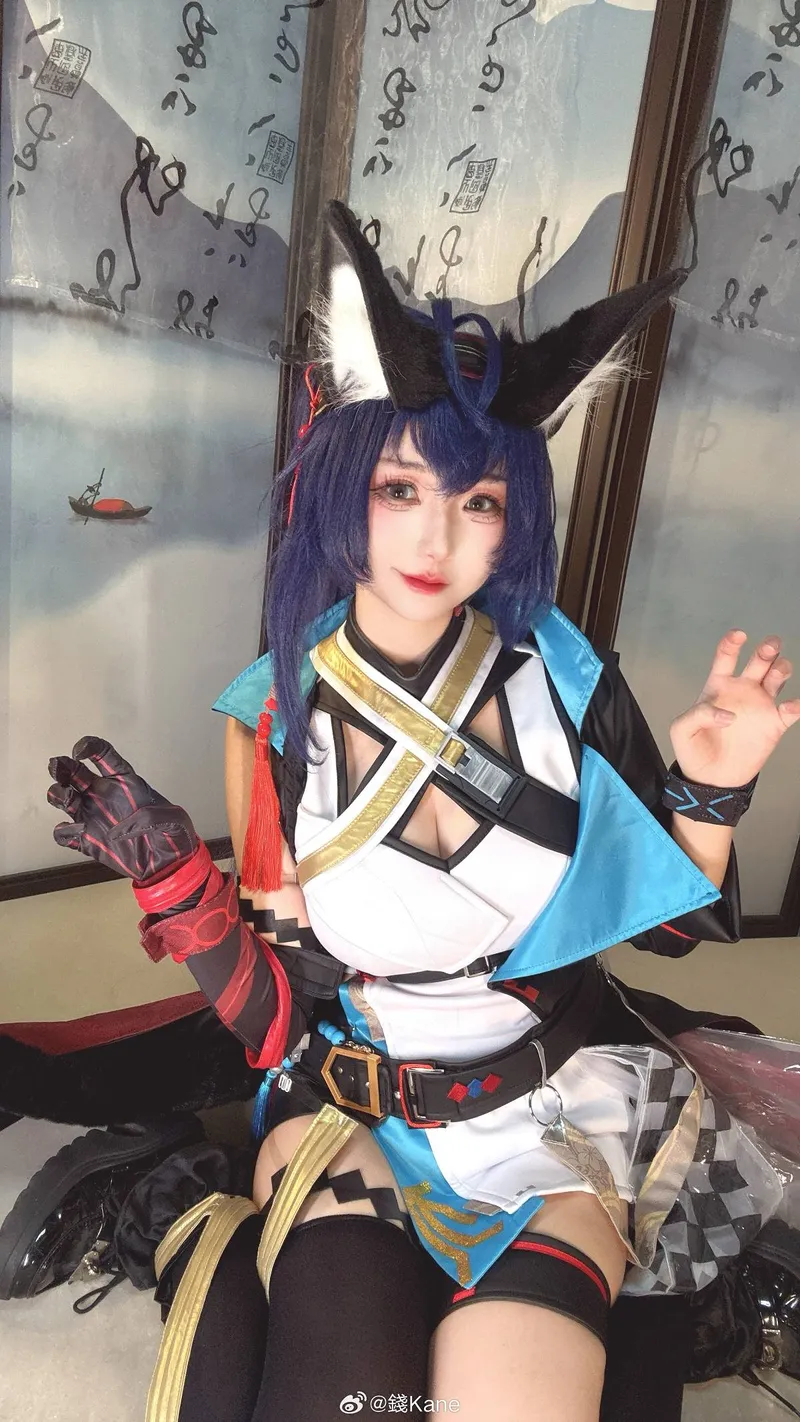 《明日方舟》烛煌cosplay展示