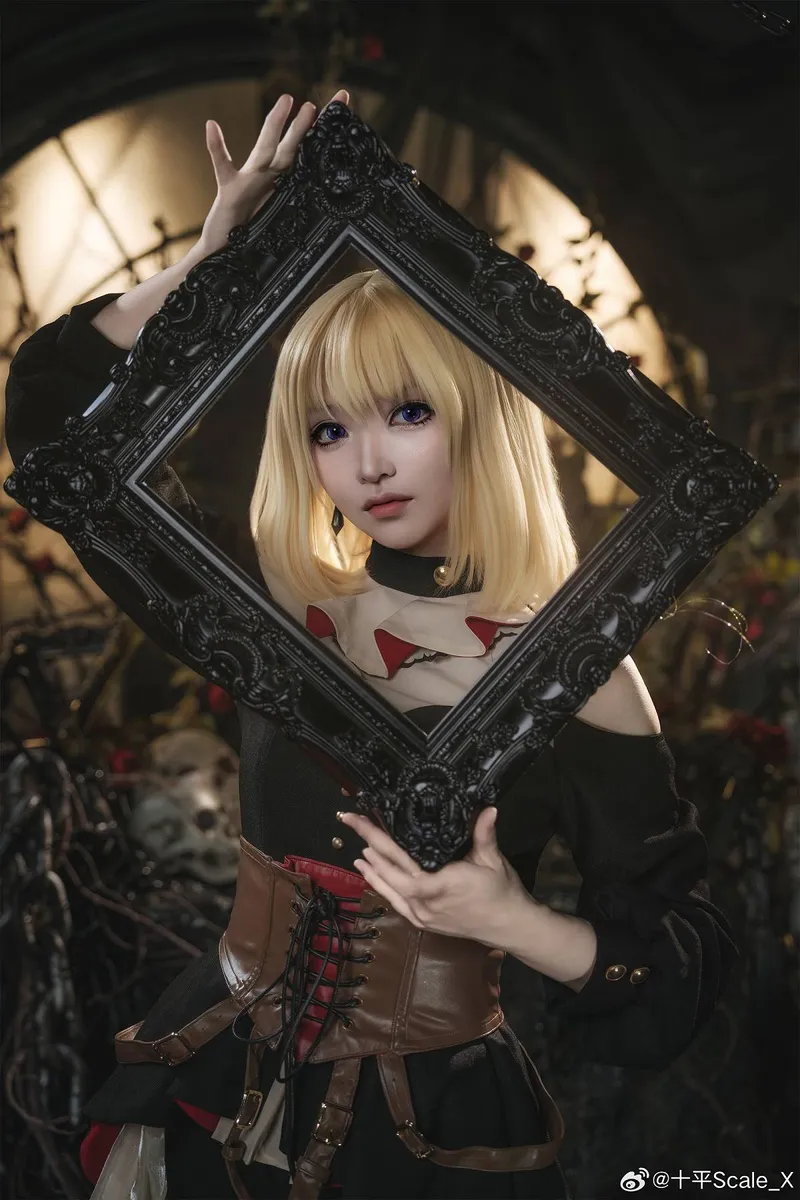 三角初华cosplay展示