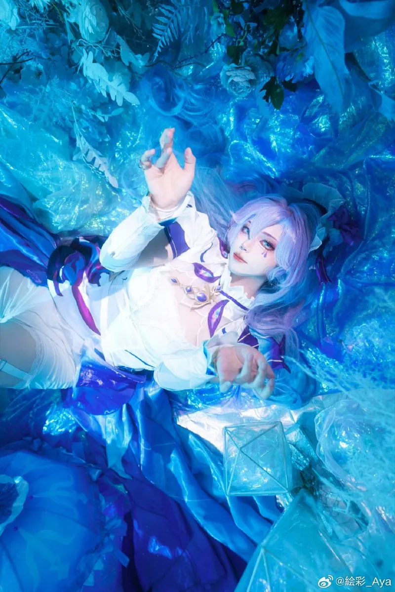 《鸣潮》坎特蕾拉cosplay展示-翡萨烈家主风采