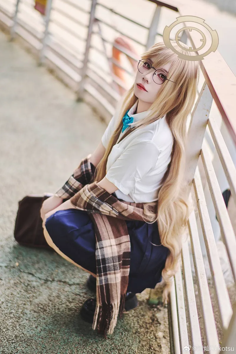 《蔚蓝档案》室笠茜cosplay展示-千禧年EXPO引导员风采