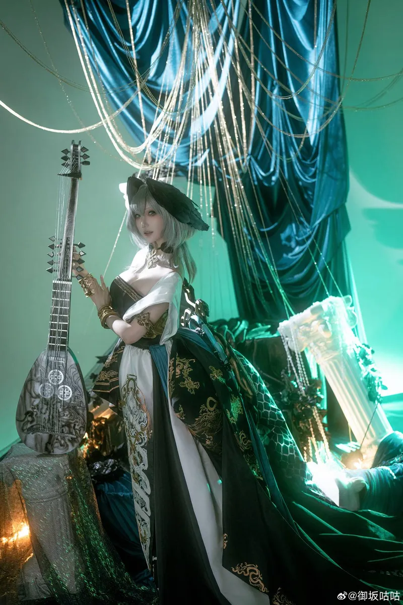 《明日方舟》霍尔海雅cosplay展示