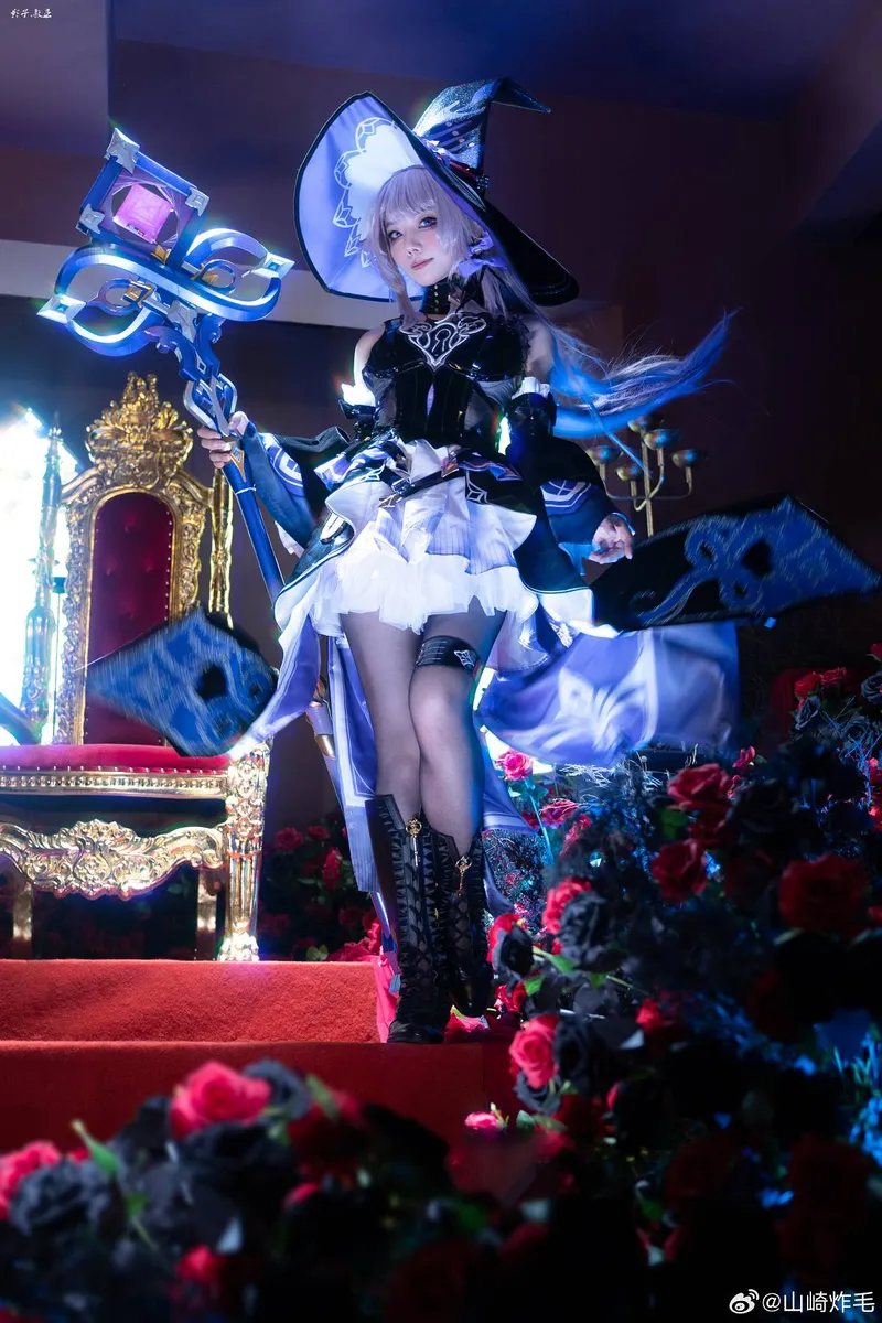 《崩坏星穹铁道》大黑塔cosplay展示