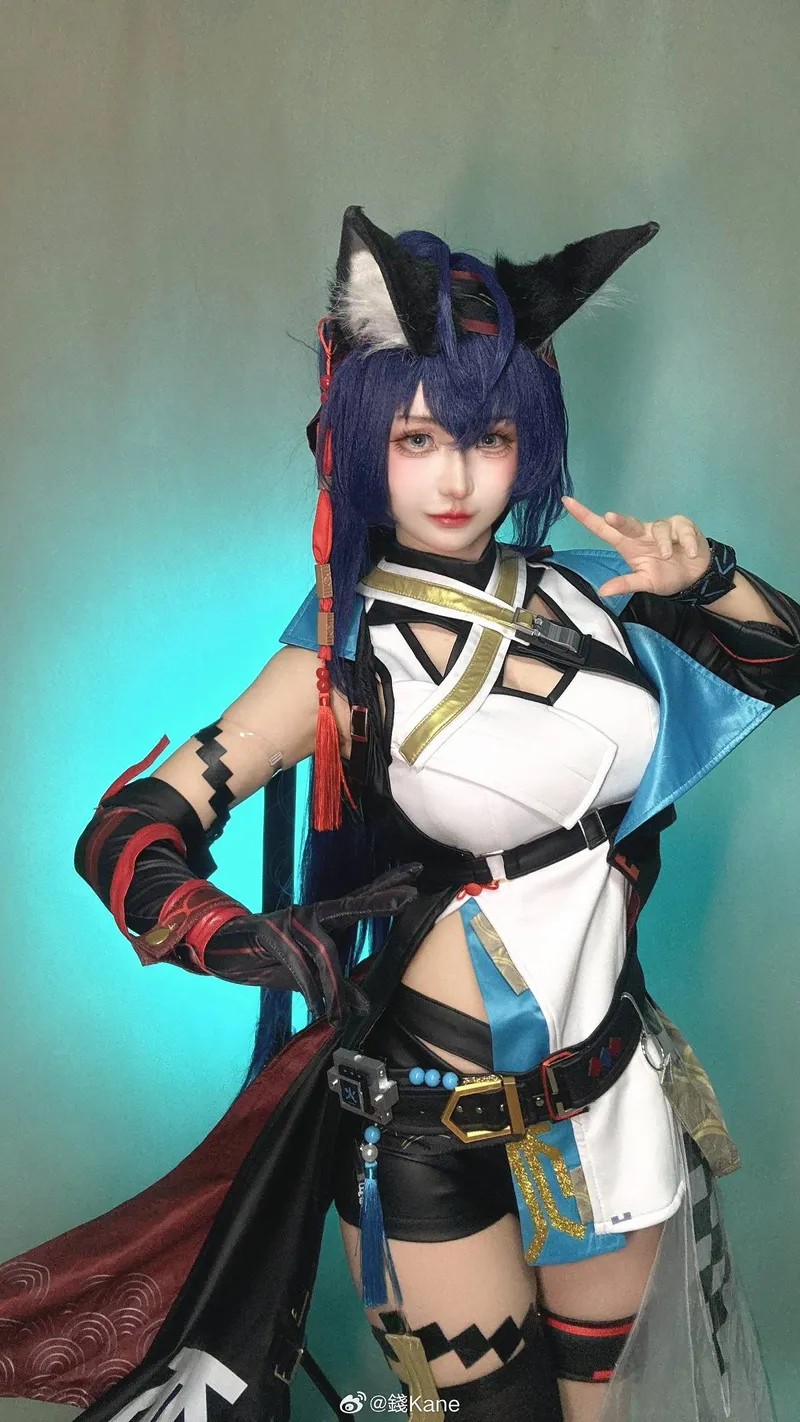 《明日方舟》烛煌cosplay展示