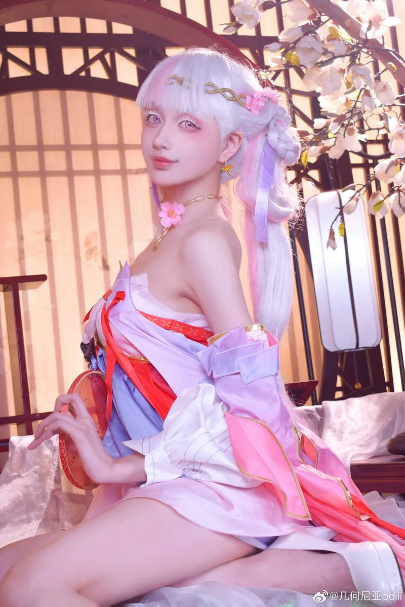 《鸣潮》今汐Cosplay展示