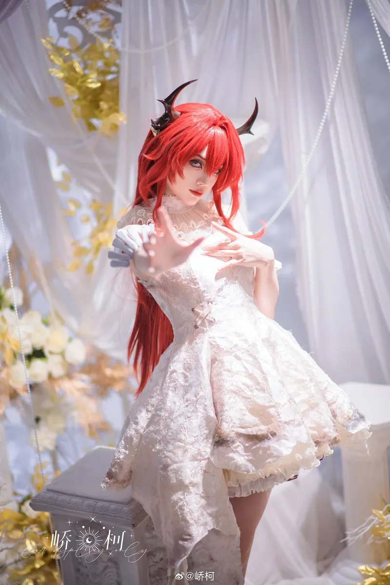 《明日方舟》史尔特尔cosplay展示-拂晓角色精美还原